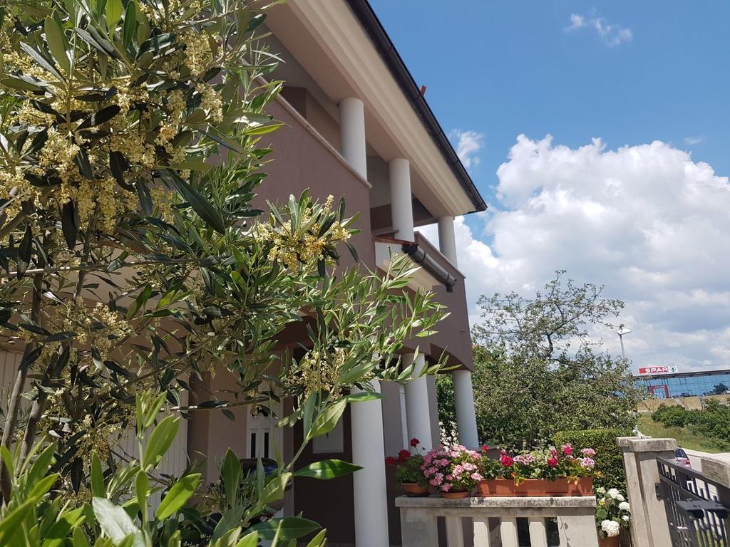 PUY Apartments Ema מראה חיצוני תמונה