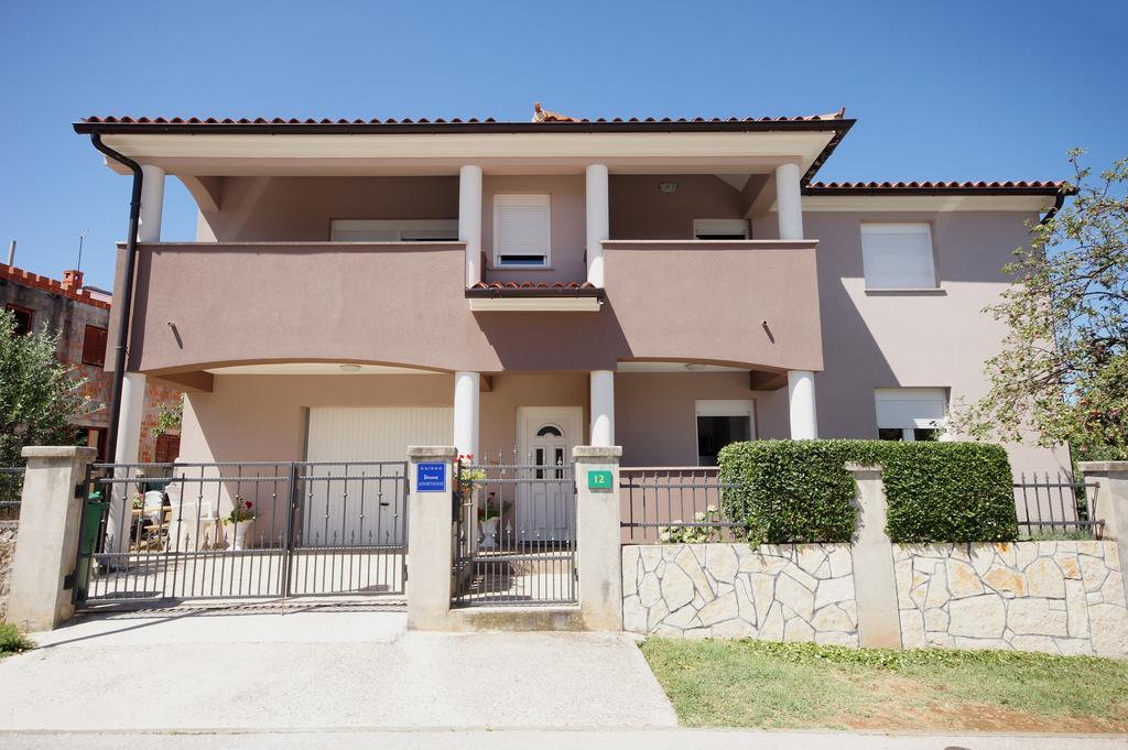PUY Apartments Ema מראה חיצוני תמונה